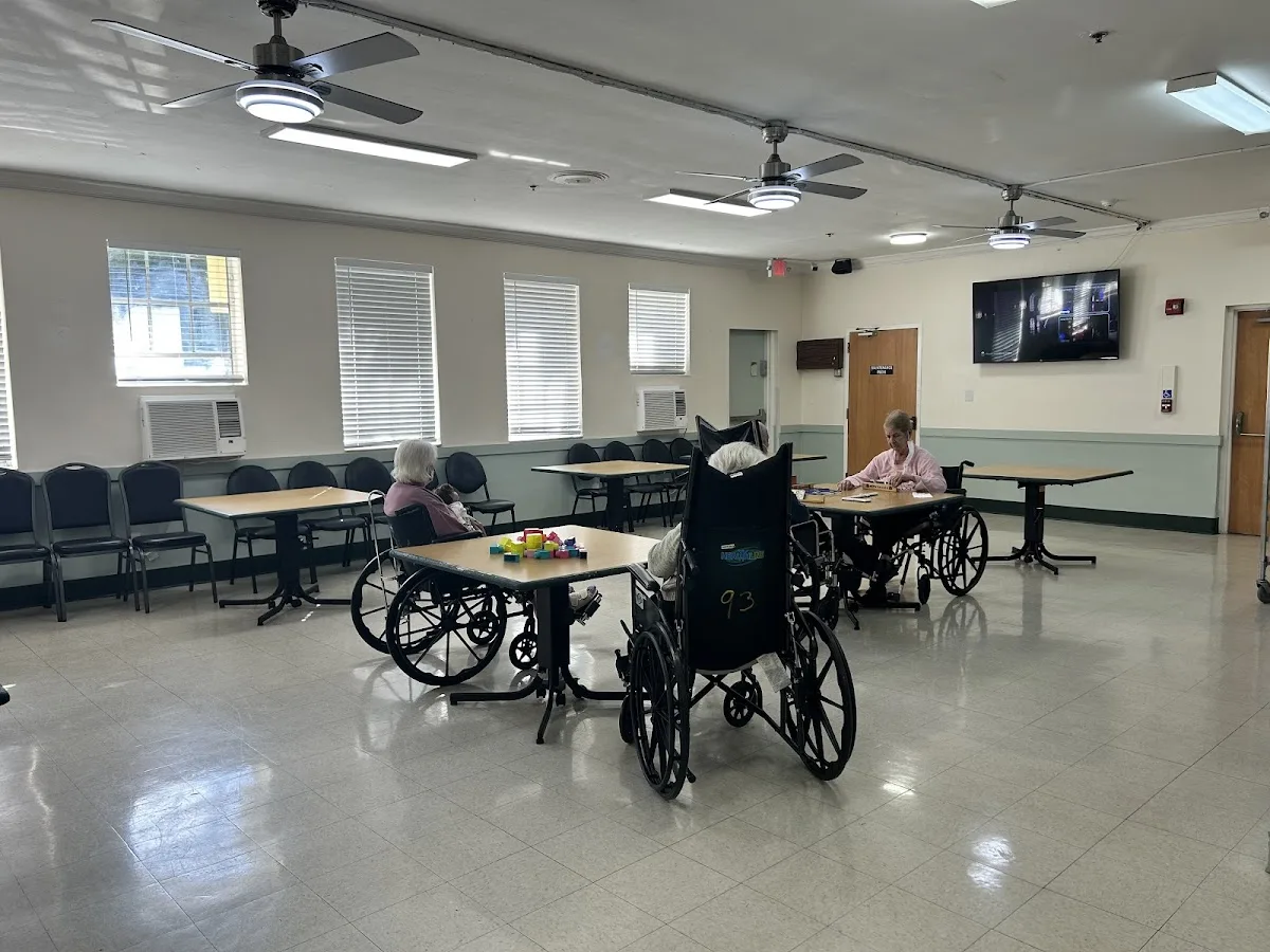 Riverside Care Center - Photo 3