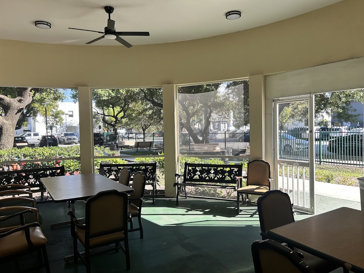 Riverside Care Center - Photo 5
