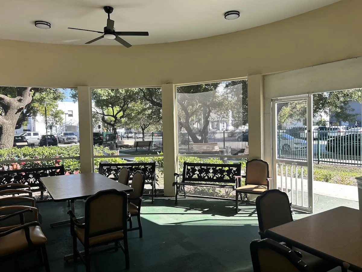 Riverside Care Center - Photo 5