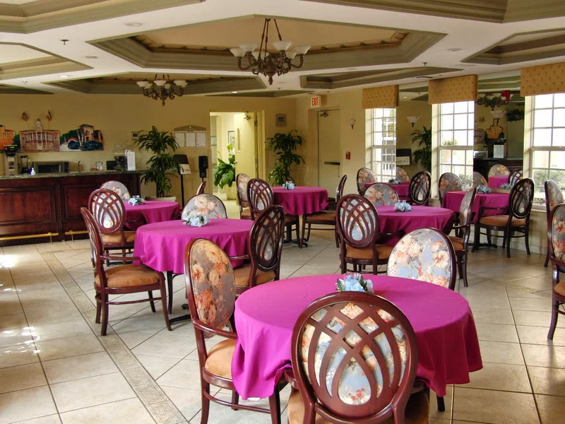 Floridean Nursing and Rehabilitation Center - Photo 3