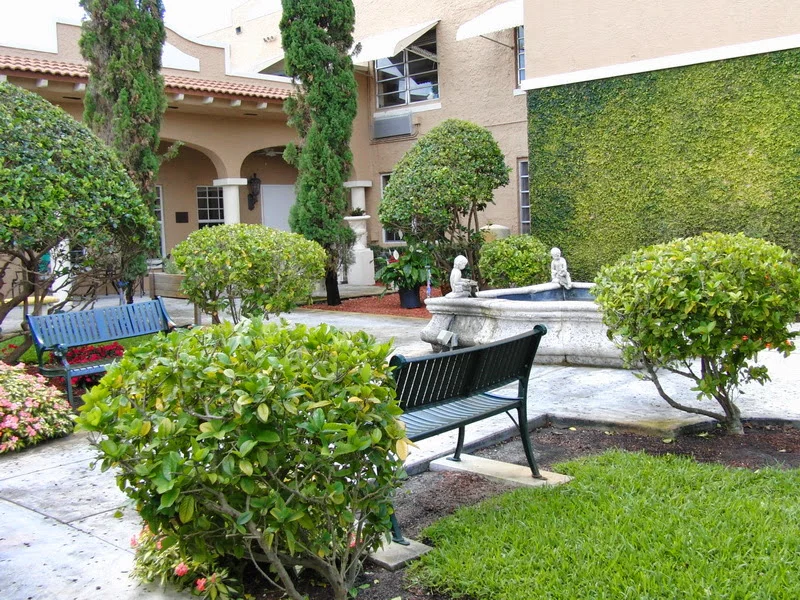 Floridean Nursing and Rehabilitation Center - Photo 5