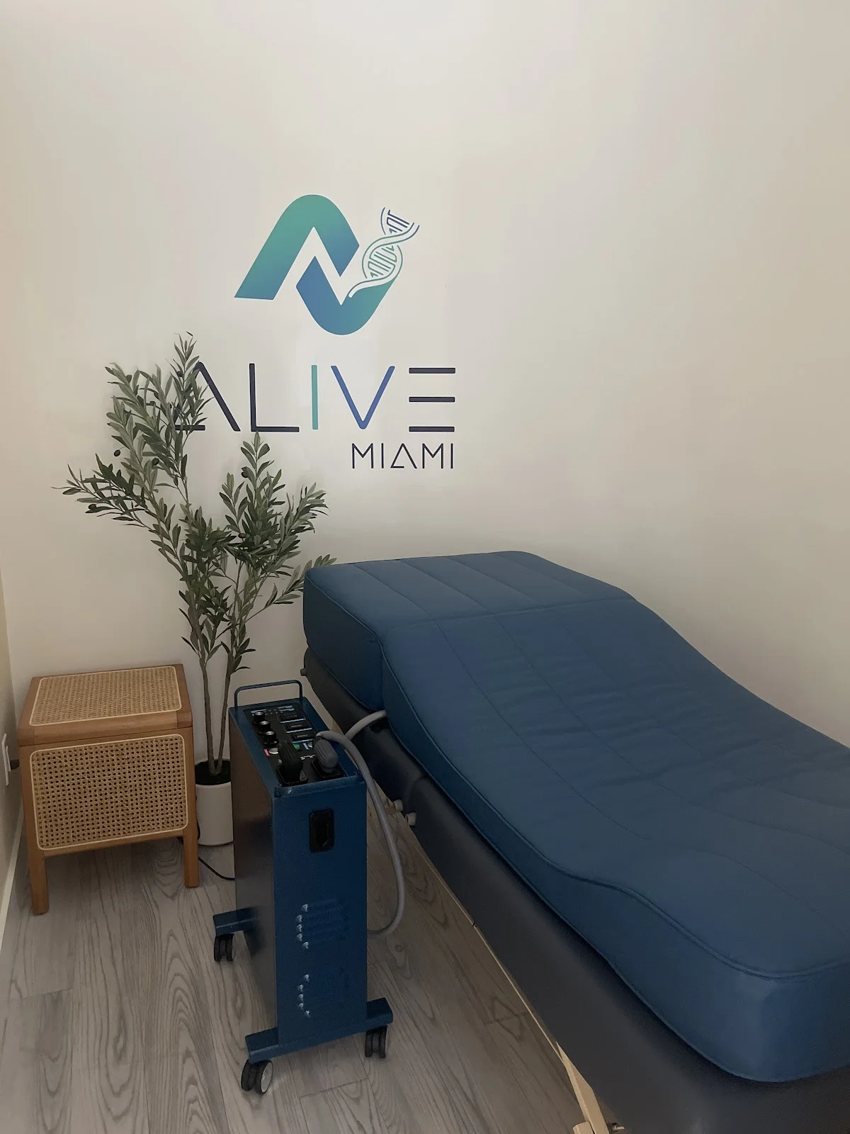 Alive Miami - IV Therapy | Peptides | NAD+ | Exosomes - Photo 5