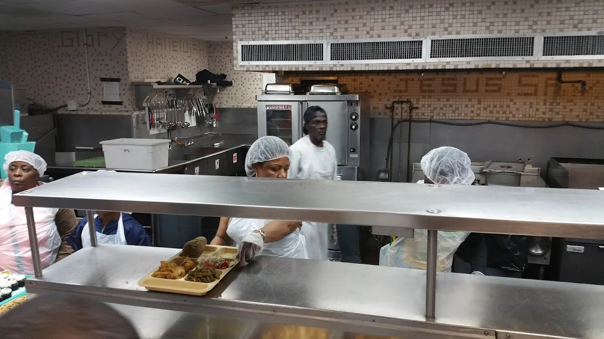 The Caring Place Dr. Frank and Maxine Jacobs Center for Men - Photo 3