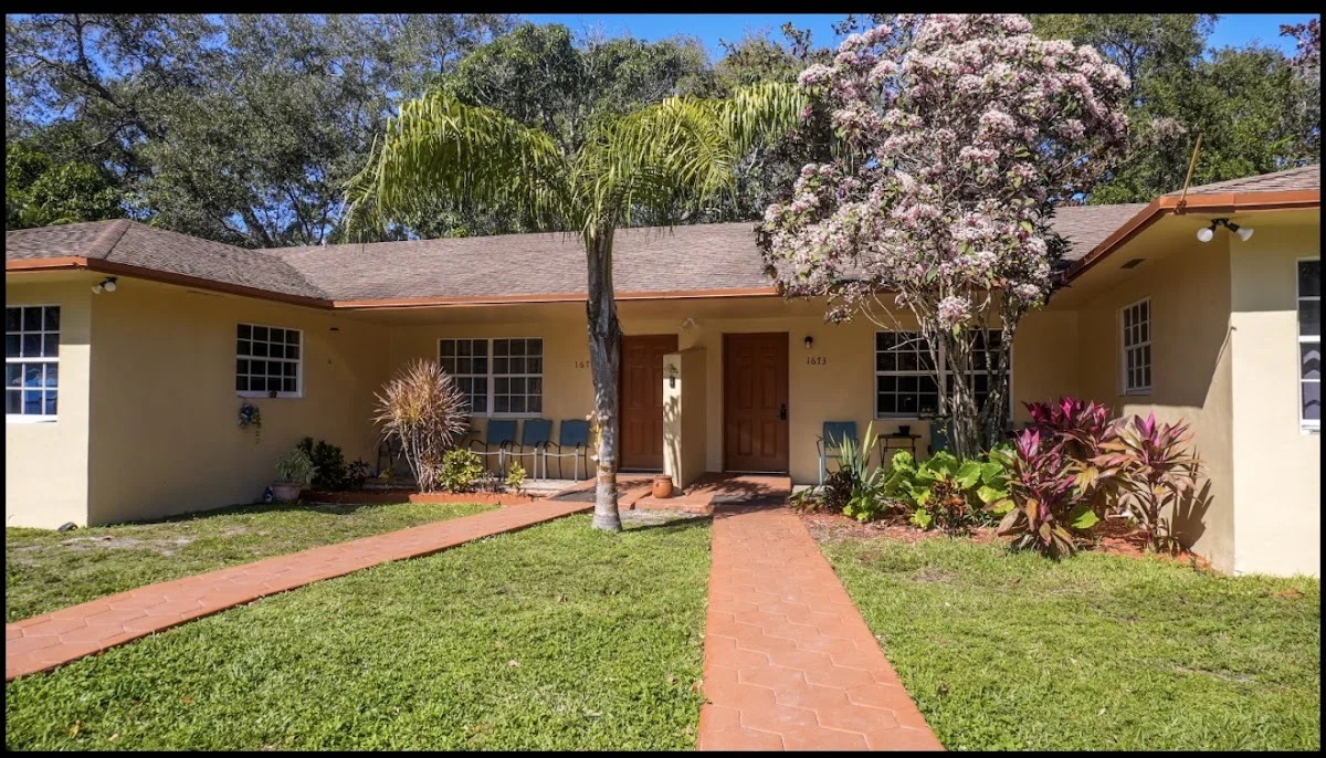 Coral Sober Living - Photo 2