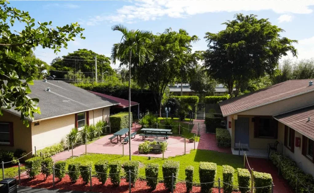 Harbor Village - Photo 5