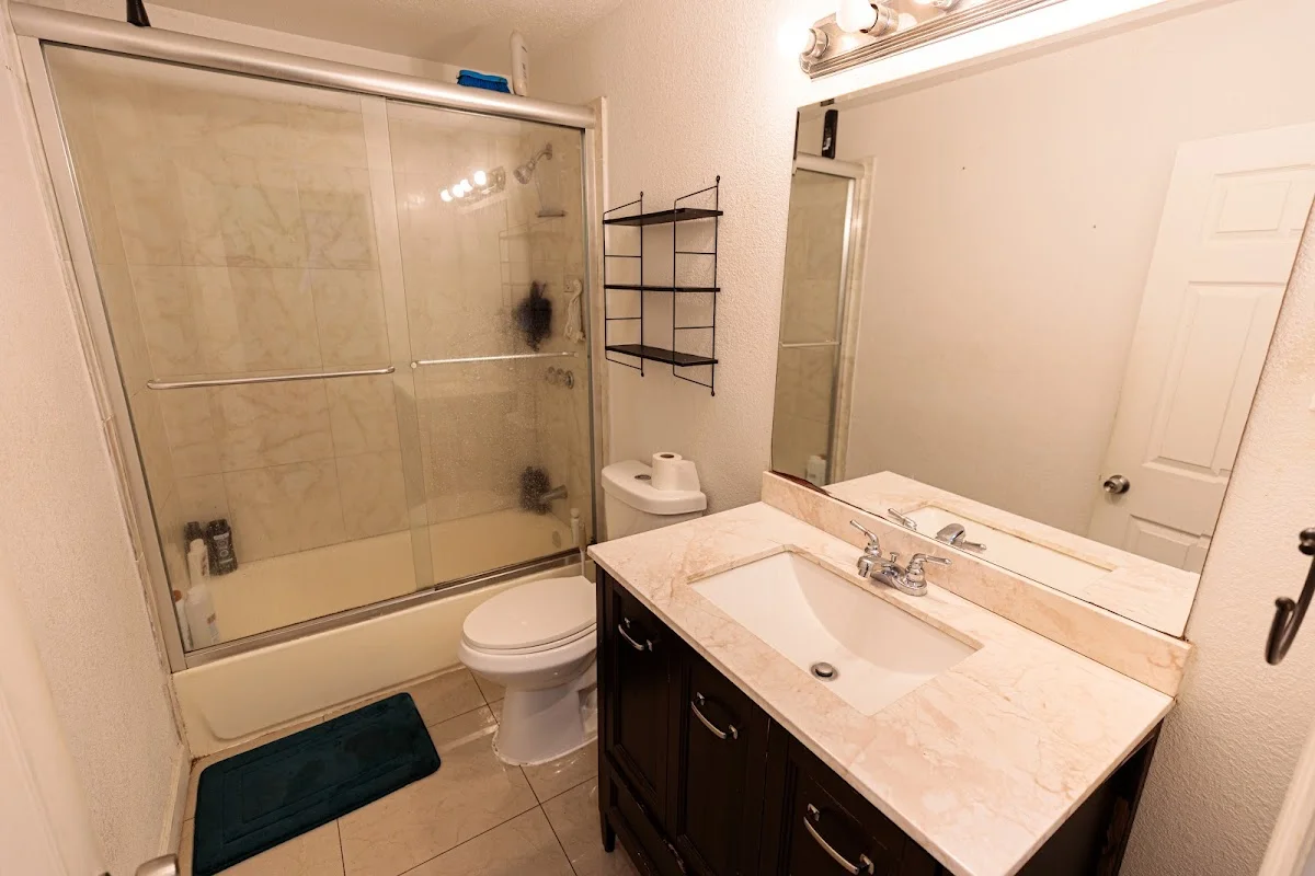 The Right Way Sober Living LLC facility photo