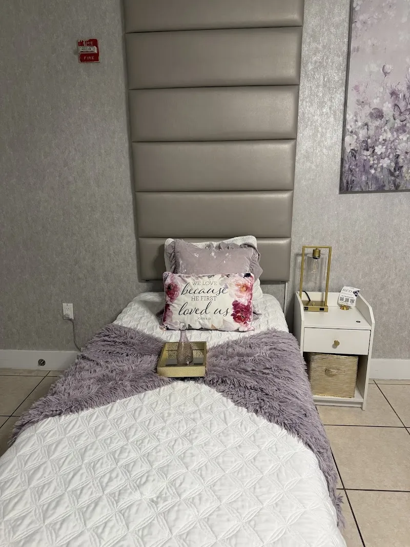 Charm Home Casa de recuperación en Miami | cuidados post quirurgicos post operatorios| Licensed Reco - Photo 5