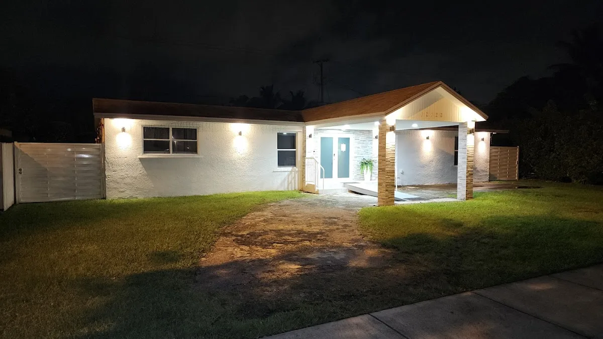 Ave Fenix ALF Recovery House / Casa de Recuperacion Miami - Photo 2