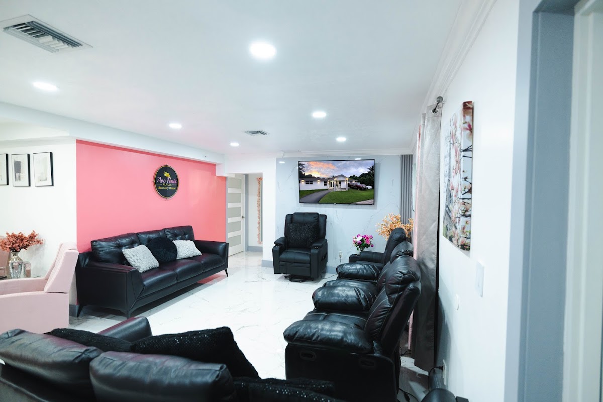 Ave Fenix ALF Recovery House / Casa de Recuperacion Miami - Photo 4