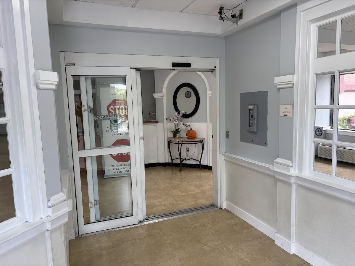 South Dade Nursing And Rehab Center - Photo 5
