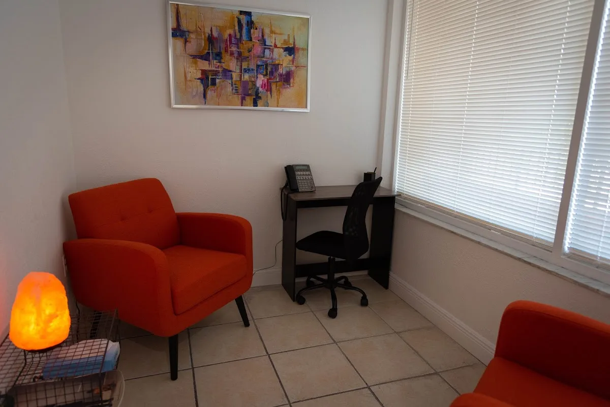 Coral CMHC - Photo 2