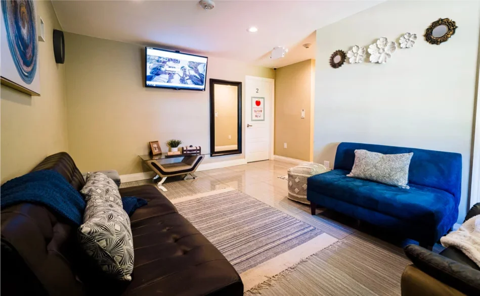 Harbor Village - Photo 2