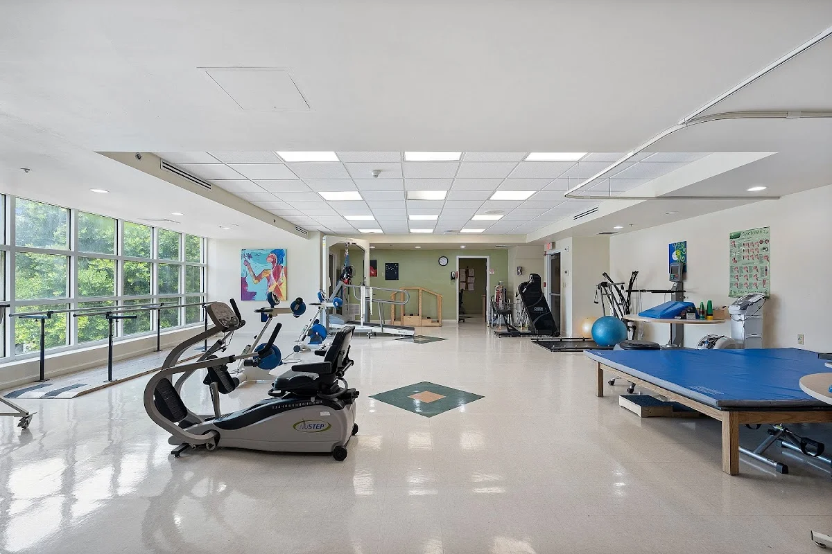 Ponce Health and Rehabilitation Center - Photo 5