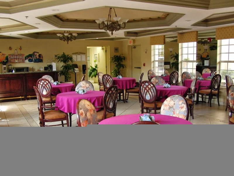 Floridean Nursing and Rehabilitation Center - Photo 3