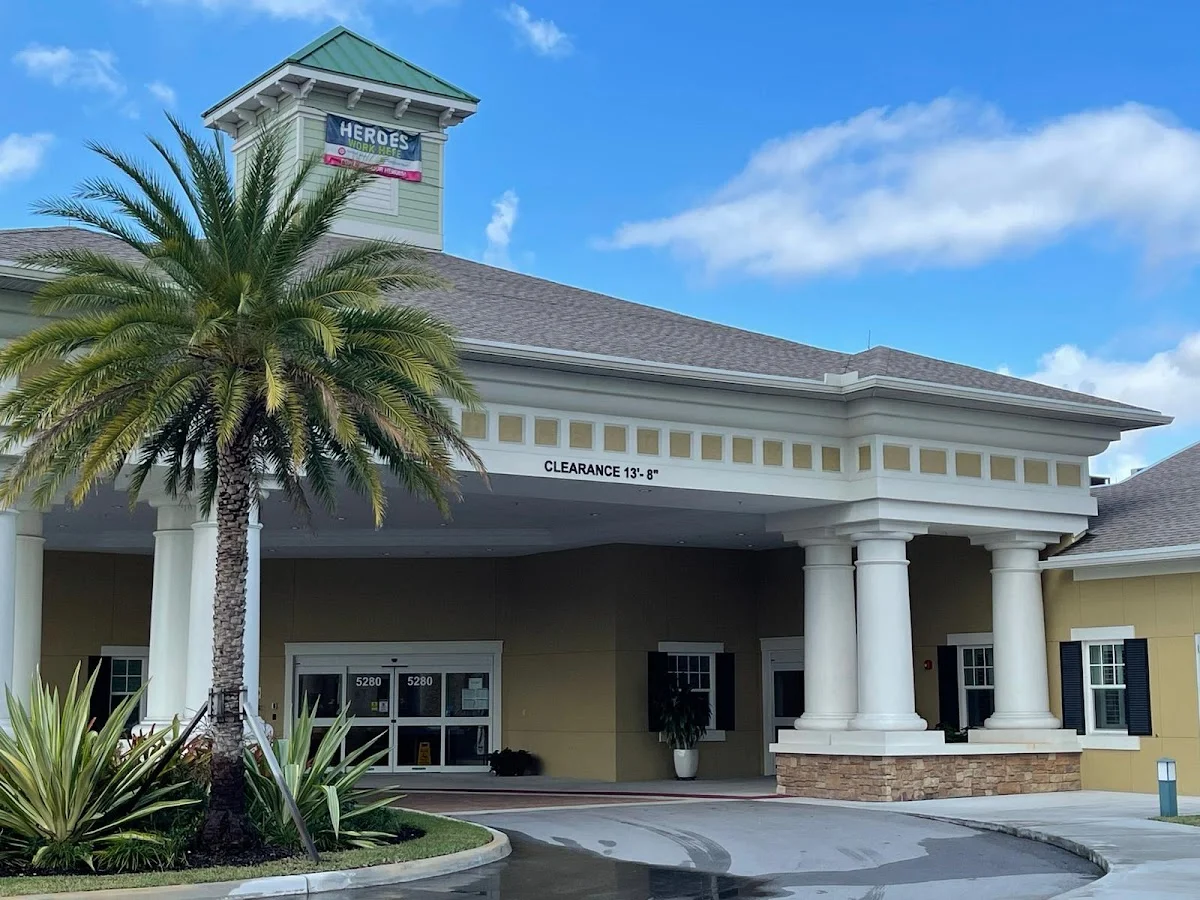 Kendall Lakes Health and Rehabilitation Center - Photo 2