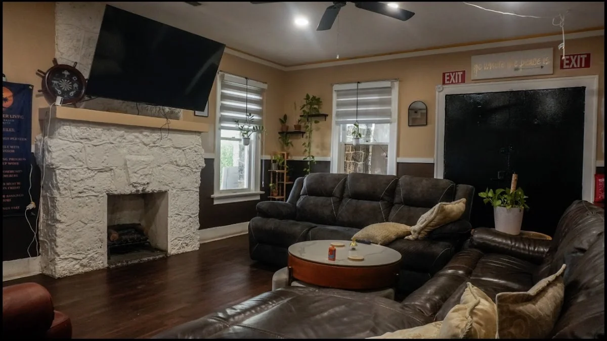 Coral Sober Living - Photo 3