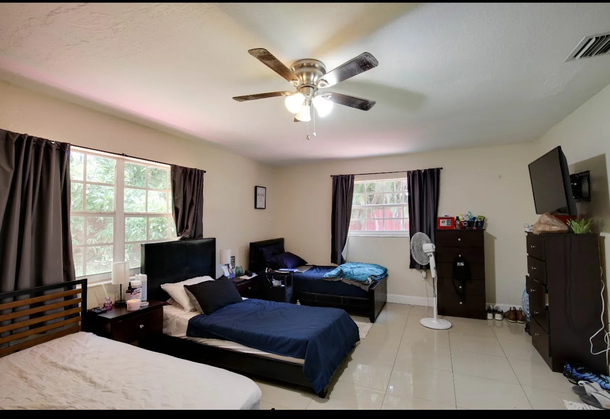 Coral Sober Living - Photo 4