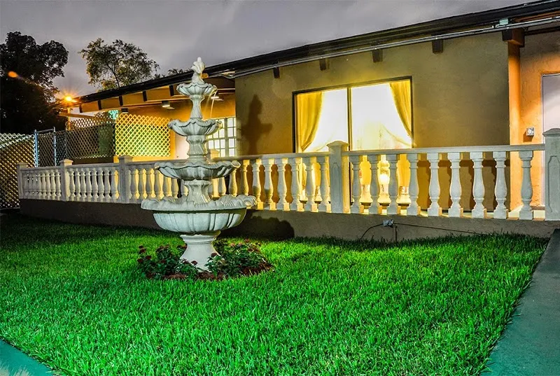 Harbor Village - Photo 4