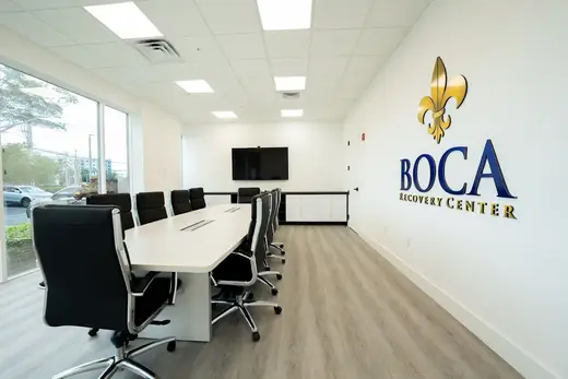 Modern conference room with sleek seating at Boca Recovery Center โ Alcohol & Drug Rehab Boca Raton, treatment center in Miami.